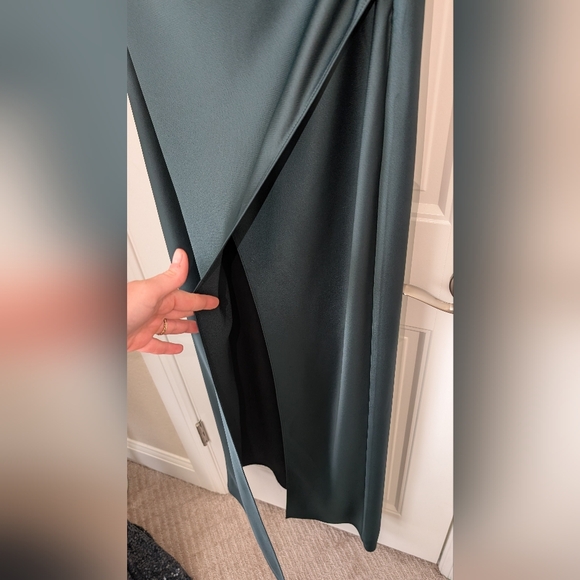 Stunning Emerald One Shoulder BHLDN Gown Size 6 - Picture 4 of 8